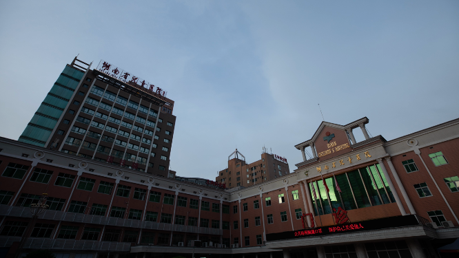 湖南省儿童医院大楼特写延时 