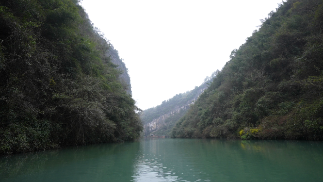 峡谷行船