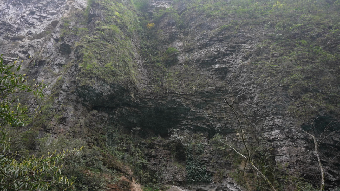 峭壁湖水自然风光