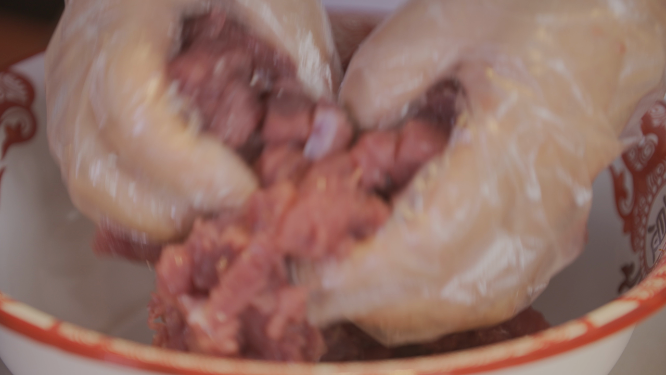 湖南美食湘西铁板牛肉串制作