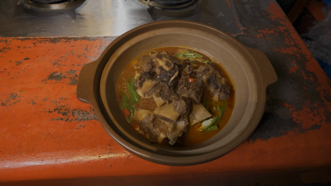 湖南美食菜品出锅上菜