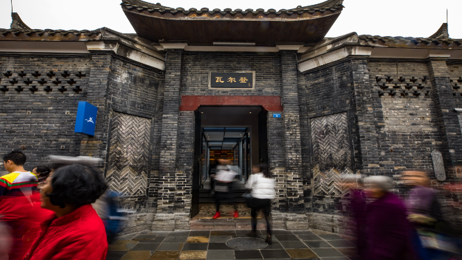 瓦尔登书店外窄巷子环境