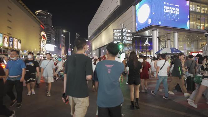 夜晚人流升格拍摄
