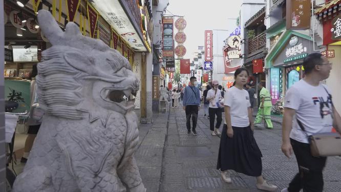 长沙步行街主街黄昏时候镜头