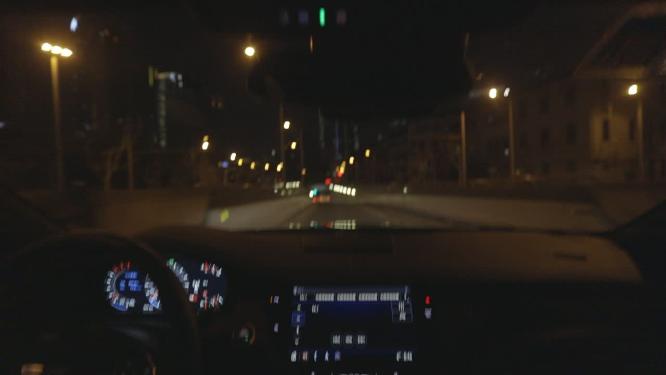 晚上车行驶镜头