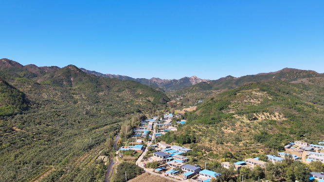 航拍辽宁山村秋景