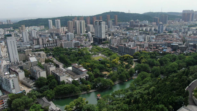 航拍龙泉公园中心城区