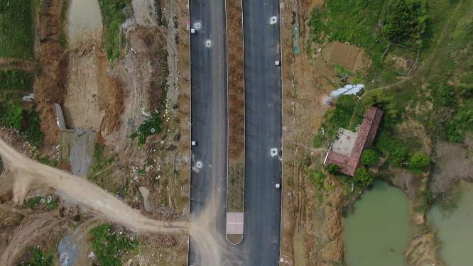 航拍建设中的道路