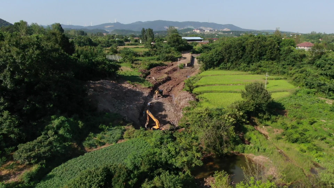 乡野土地 挖掘机施工航拍镜头