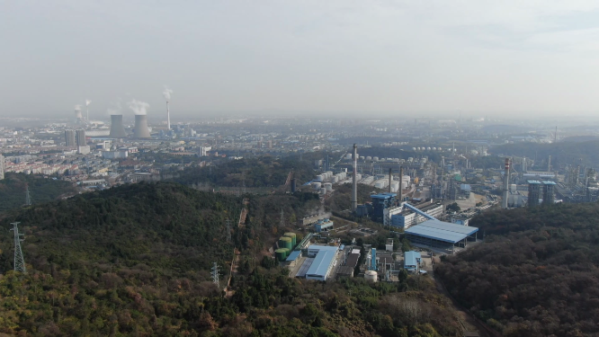 湖北航拍高楼林立的城市