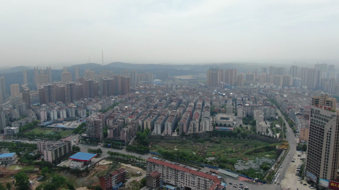 湖北航拍高楼林立的城市