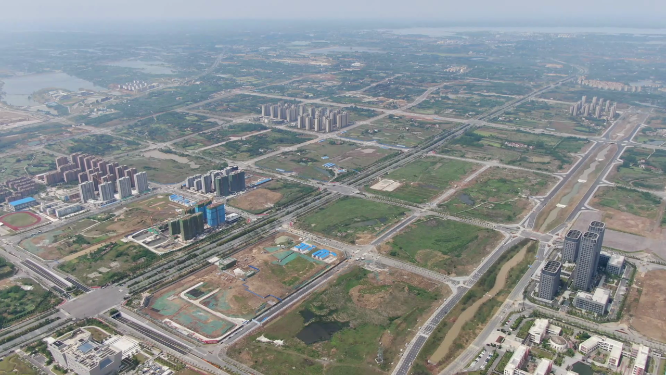 湖北航拍高楼林立的城市