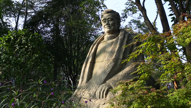艺林园男性雕塑 