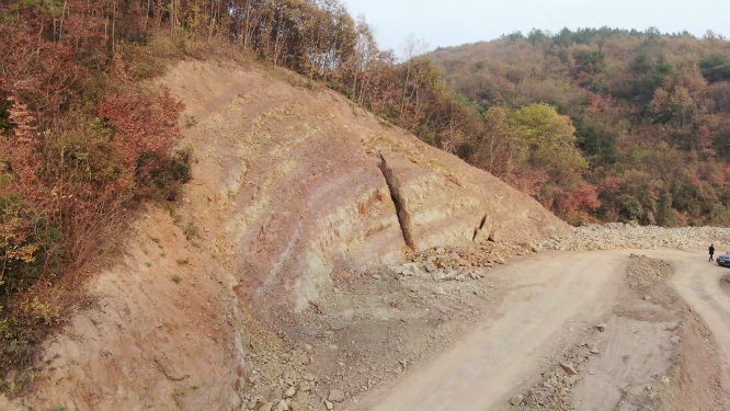 道路边坡塌方拍摄
