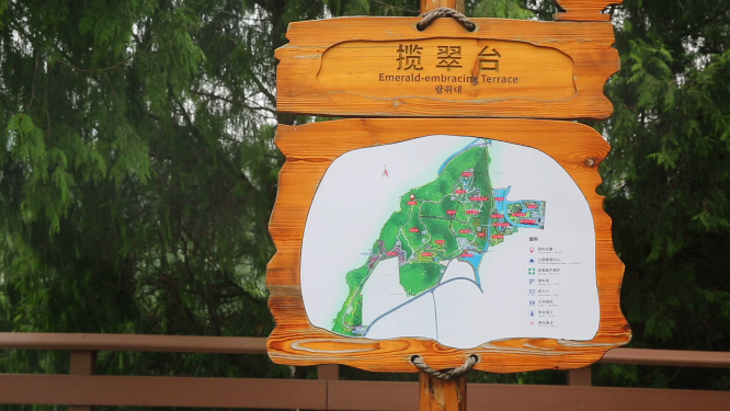 湖北荆门龙泉公园揽翠台 