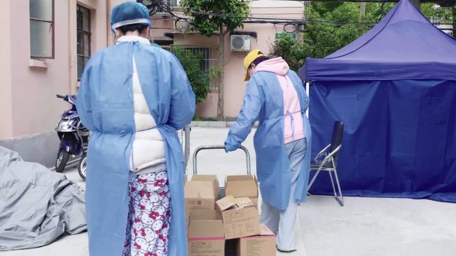 新冠疫情志愿者配送物资