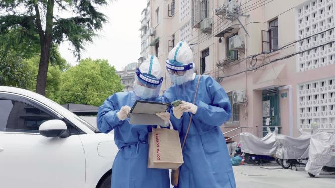 新冠疫情大白志愿者记录送药