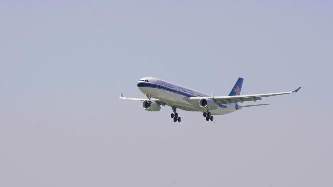 春秋航空飞机降落