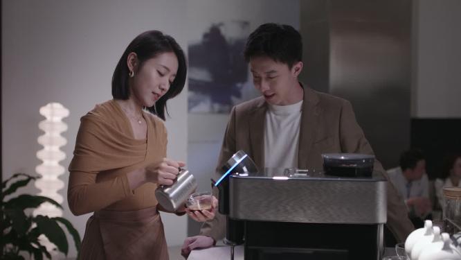 高端白领朋友家聚会