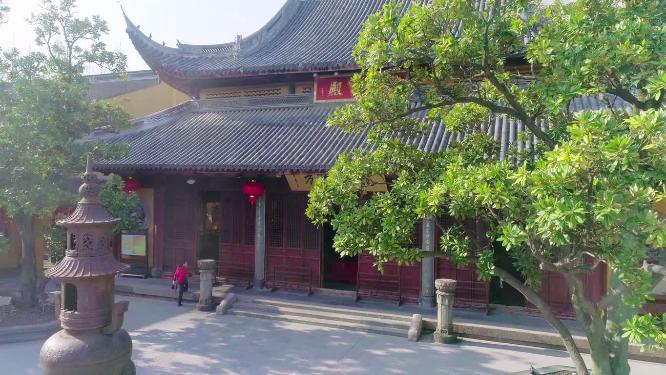 航拍上海徐汇区龙华寺