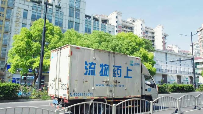 上海疫情期间运输防疫物资的车辆