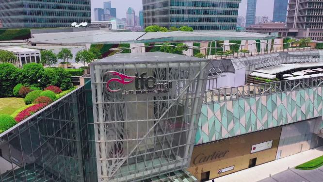 上海浦东陆家嘴的奢侈品门店