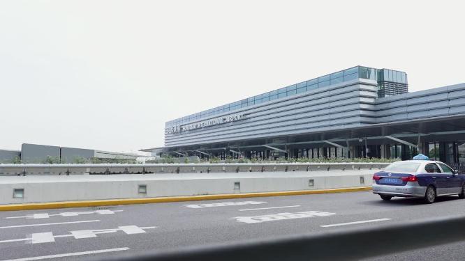 汽车开进虹桥机场