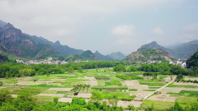 航拍田间乡村青山绿水