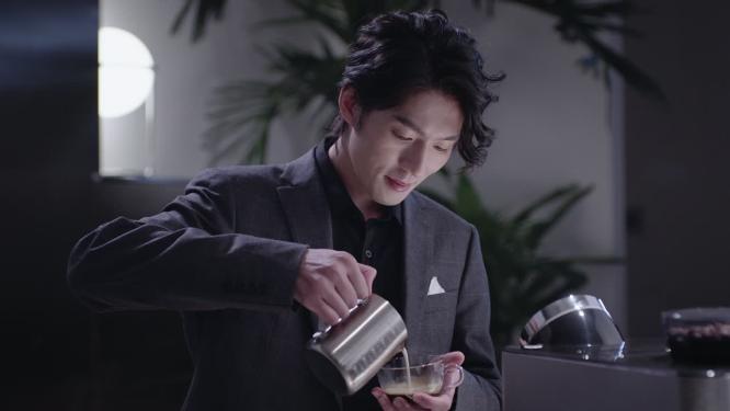 高端白领朋友家聚会