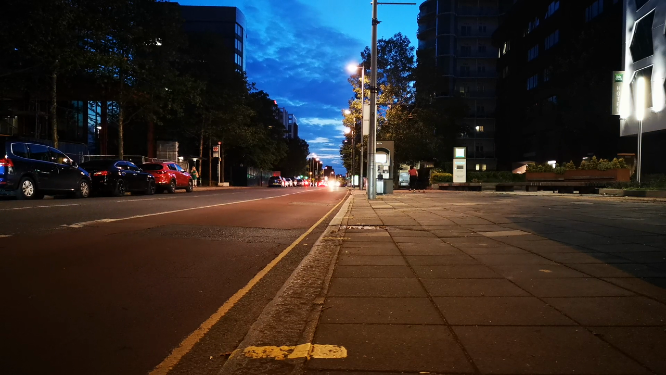 都市夜景车流行人