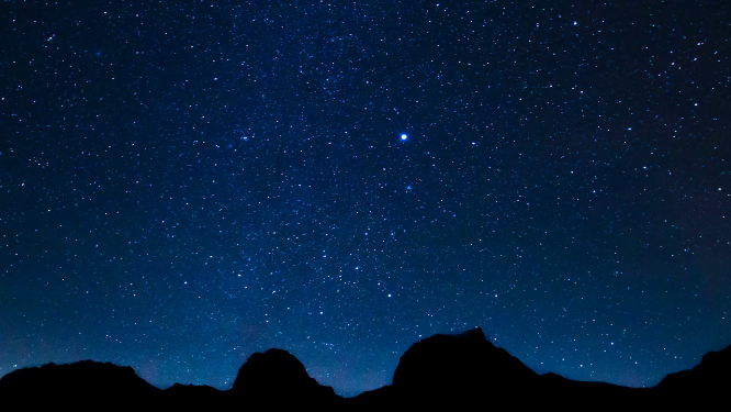 墨蓝色的星空延时摄影