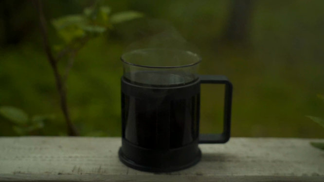 玻璃杯的黑咖啡