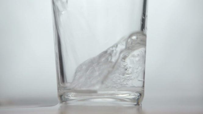 倒水