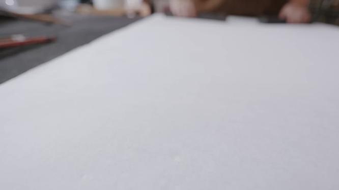 书法艺术仪式感艺术大师铺纸磨砚写毛笔字洗毛笔