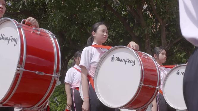 学生升旗仪式鼓手