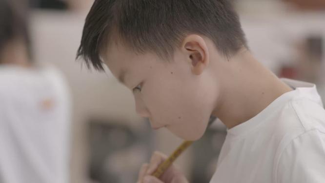 小孩学画画老师教学