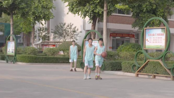 活力校园篮球少年行走在校园