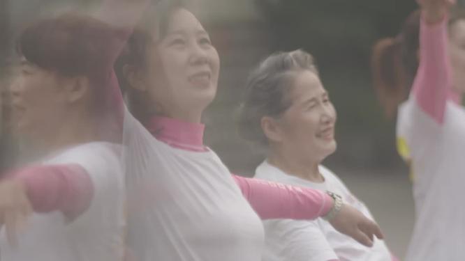 老年人跳广场舞