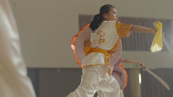小孩练武功剑术