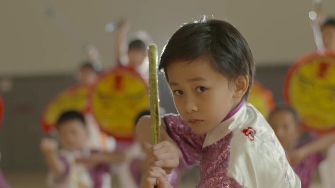 小孩练武功棍术