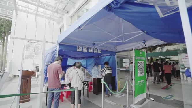新冠疫情期间医院医护人员预检分检检测量体温