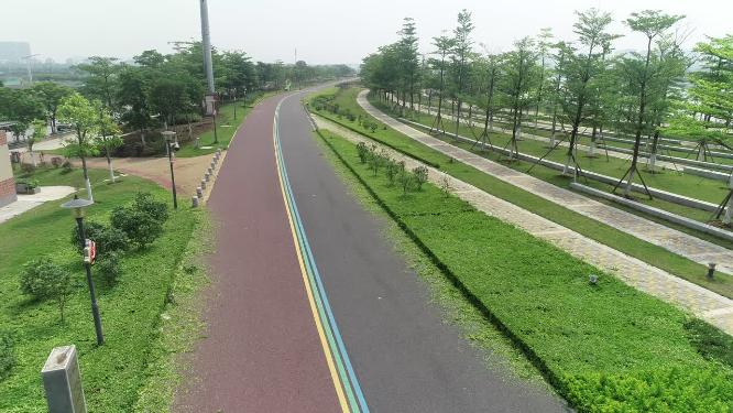 花园公园林间小路观光步道栈道河边绿道跑道