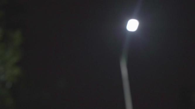 办公楼打工人深夜加班亮灯窗户