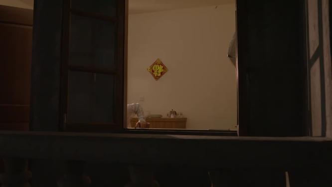 独居老人做饭吃饭
