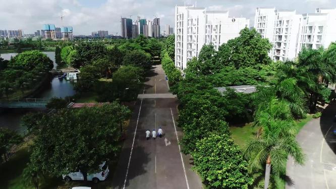 防疫决心防疫人员行走在路上小区杀毒抗疫环境消杀