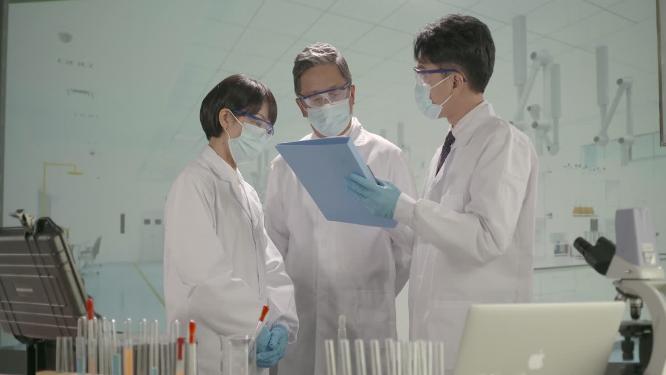 实验室教授做实验研发团队技术人员博士研讨水果苹果蔬菜质检人员农业