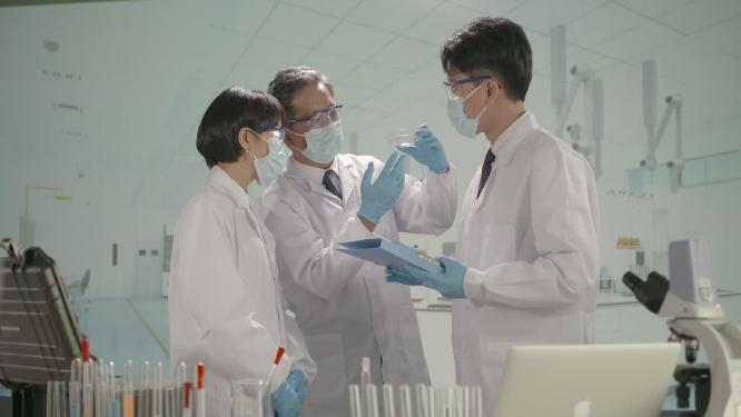 实验室教授做实验研发团队技术人员博士研讨水果苹果蔬菜质检人员农业