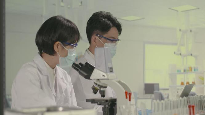 实验室教授做实验研发团队技术人员博士研讨水果苹果蔬菜质检人员农业