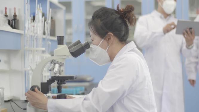 智慧乡村化肥实验室科研人员研发科学配方