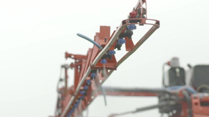 农业植保高科技大型喷洒农药追肥东北玉米田